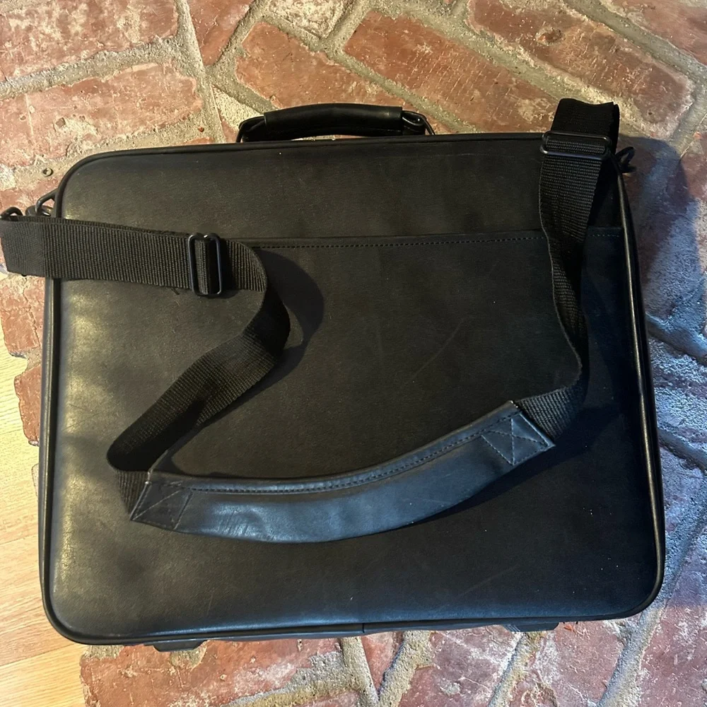 Targus SafePort Laptop Briefcase Black Messenger Work Bag